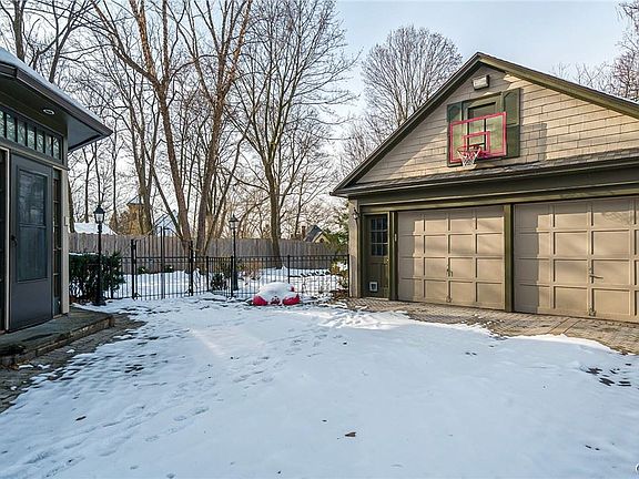 4th image of 315 Highland Ave