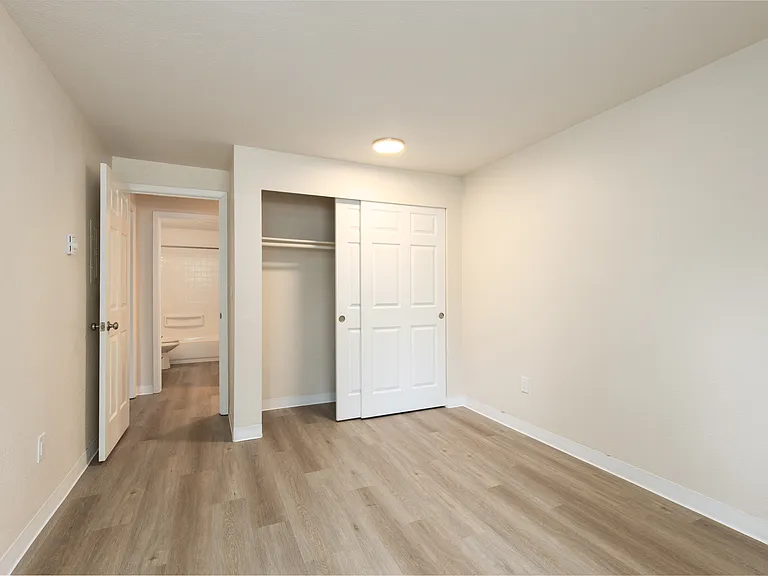 Westhampton Apartments — Photo 77