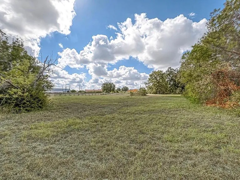17303 Swansbury Dr — Photo 26