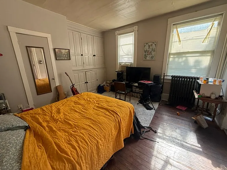 802 W Illinois St — Photo 2