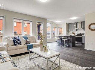 694 Bolingbroke Dr #1, Milton, ON L9T 6Z3