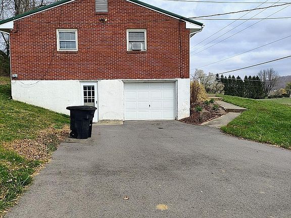 3rd image of 9755 Tinsley Ln