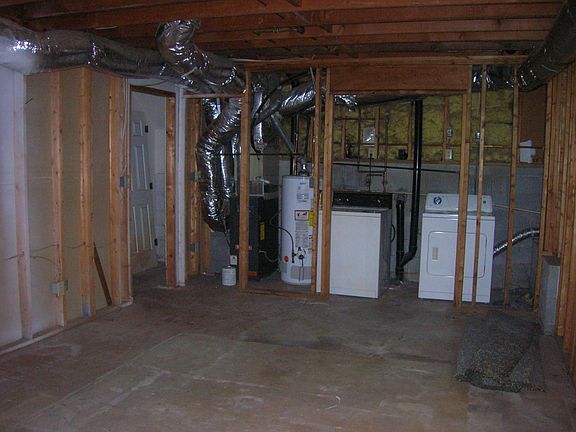 4th image of 619 Radford Cir