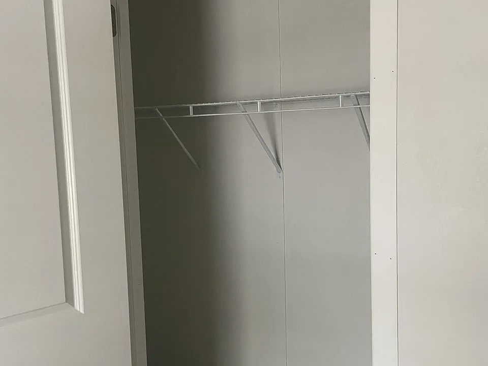 Closet in bedroom 2