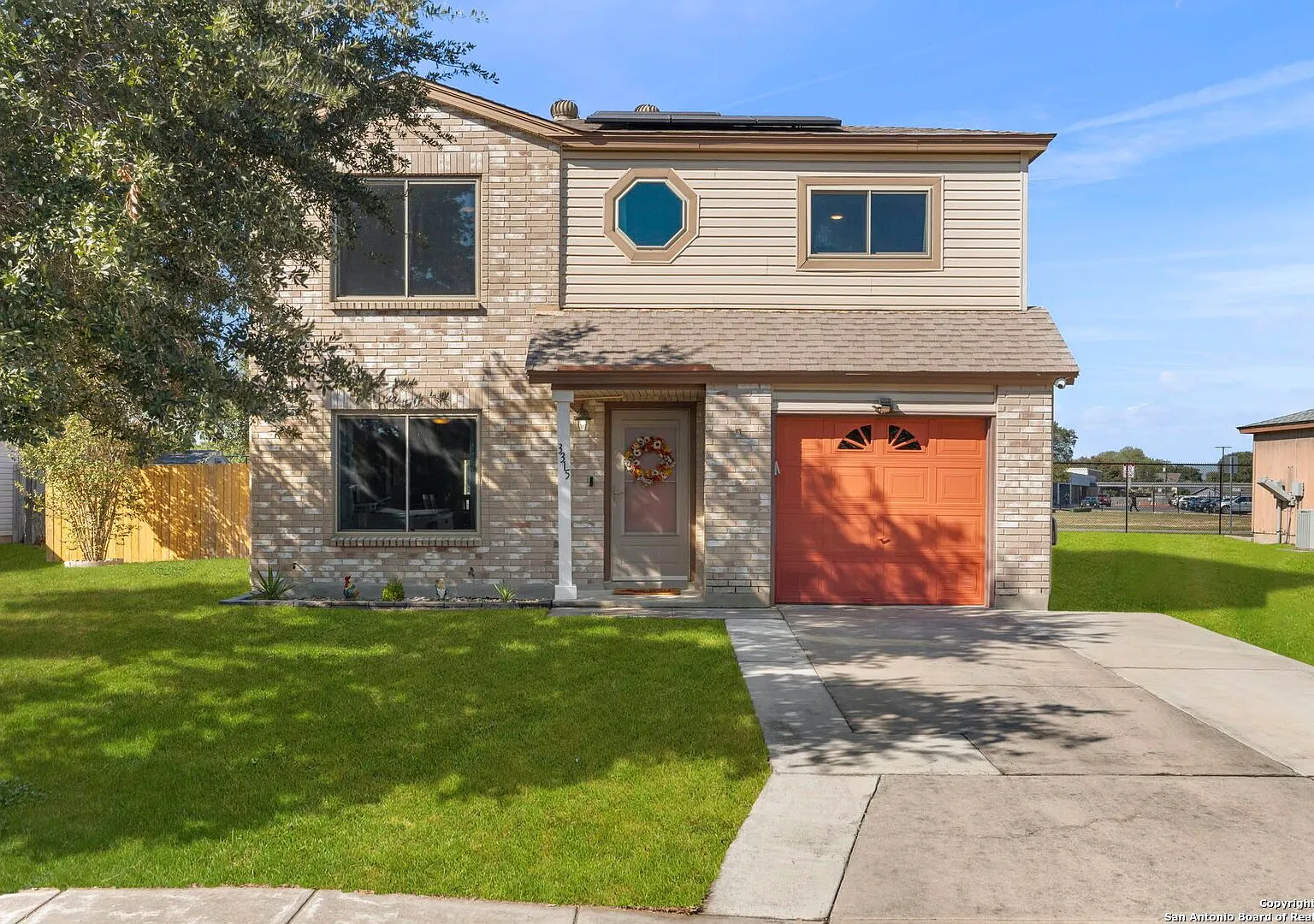 Well-Maintained 3-Bedroom Home Ideal for Students & Professionals! — Photo 2