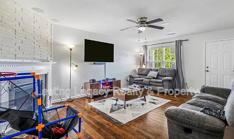 5047 Mount Hope Dr — Photo 6
