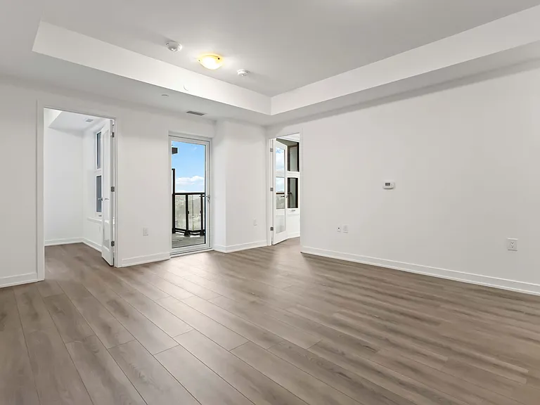 7439 Kingston Rd — Photo 98