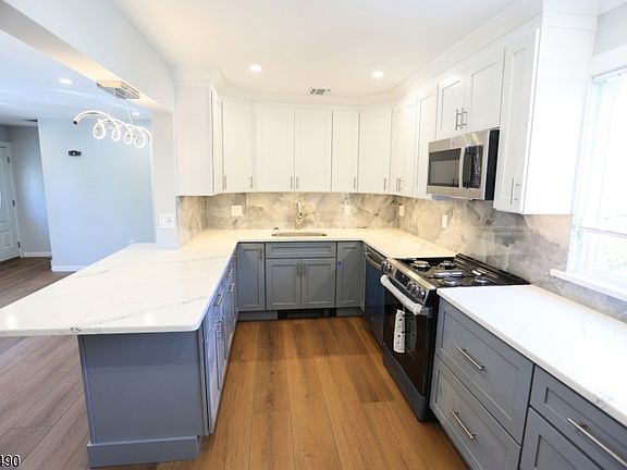 4th image of 210 Walnut St #R