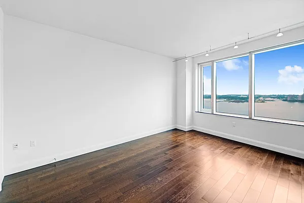 Rented by Compass | media 22