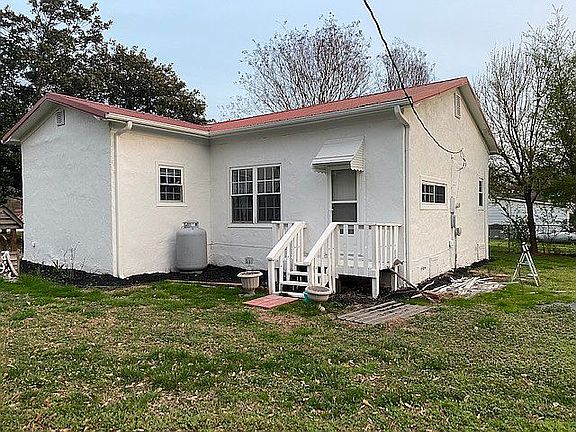 2nd image of 867 Battleground Rd