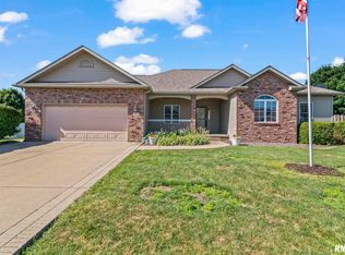 230 Possum Pass Ct, Sherman, IL 62684