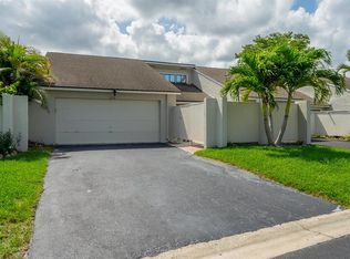 12858 Spinnaker Ln, Wellington, FL 33414