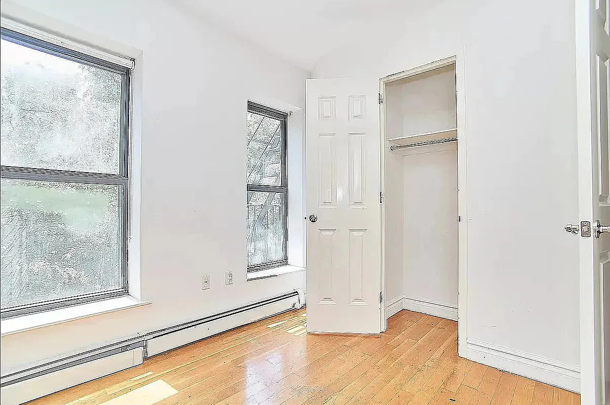 325 East 10th Street — Photo 4