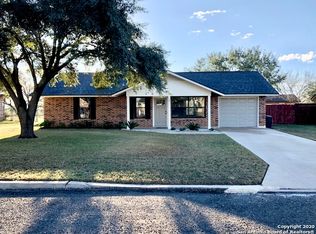 132 Plainview Dr, Poth, TX 78147