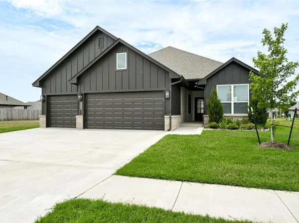 7713 Wilshire Woods Dr, Yukon, OK 73099