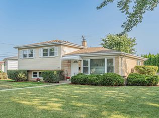 1727 W Rusty Dr, Mount Prospect, IL 60056