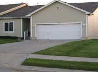 1103 Woodview Dr, La Vista, NE 68046