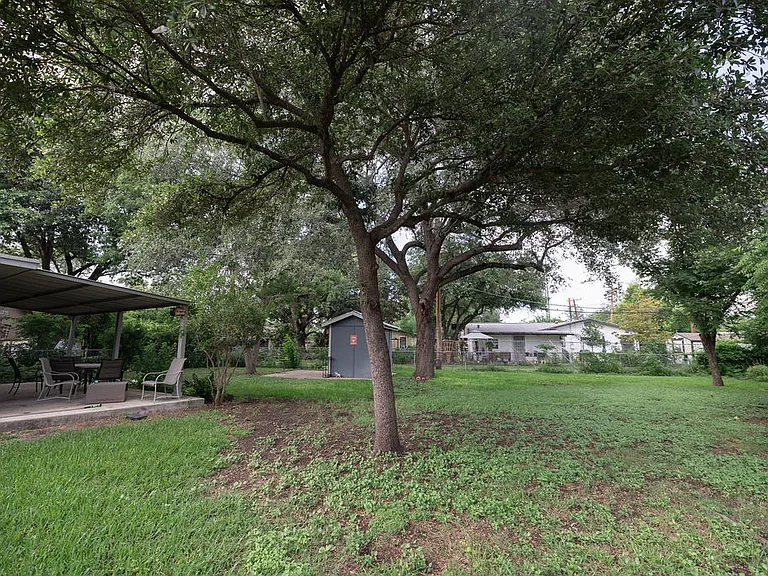 231 N Guilford Dr — Photo 27