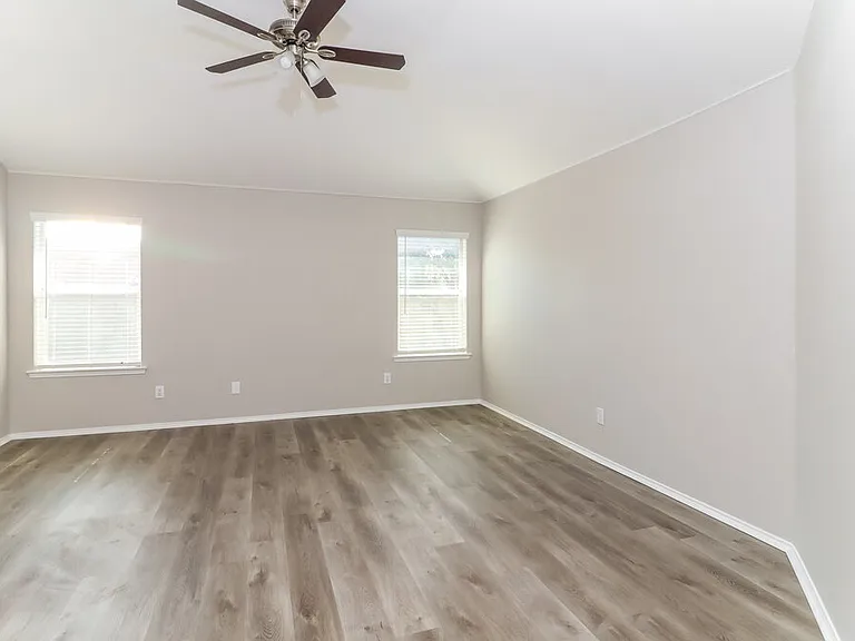 1206 Beacon Hill Dr — Photo 10