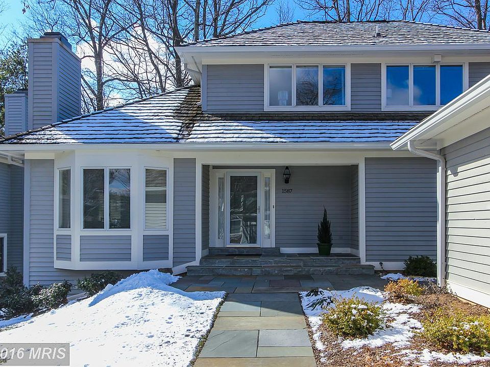 2nd image of 1587 Regatta Ln