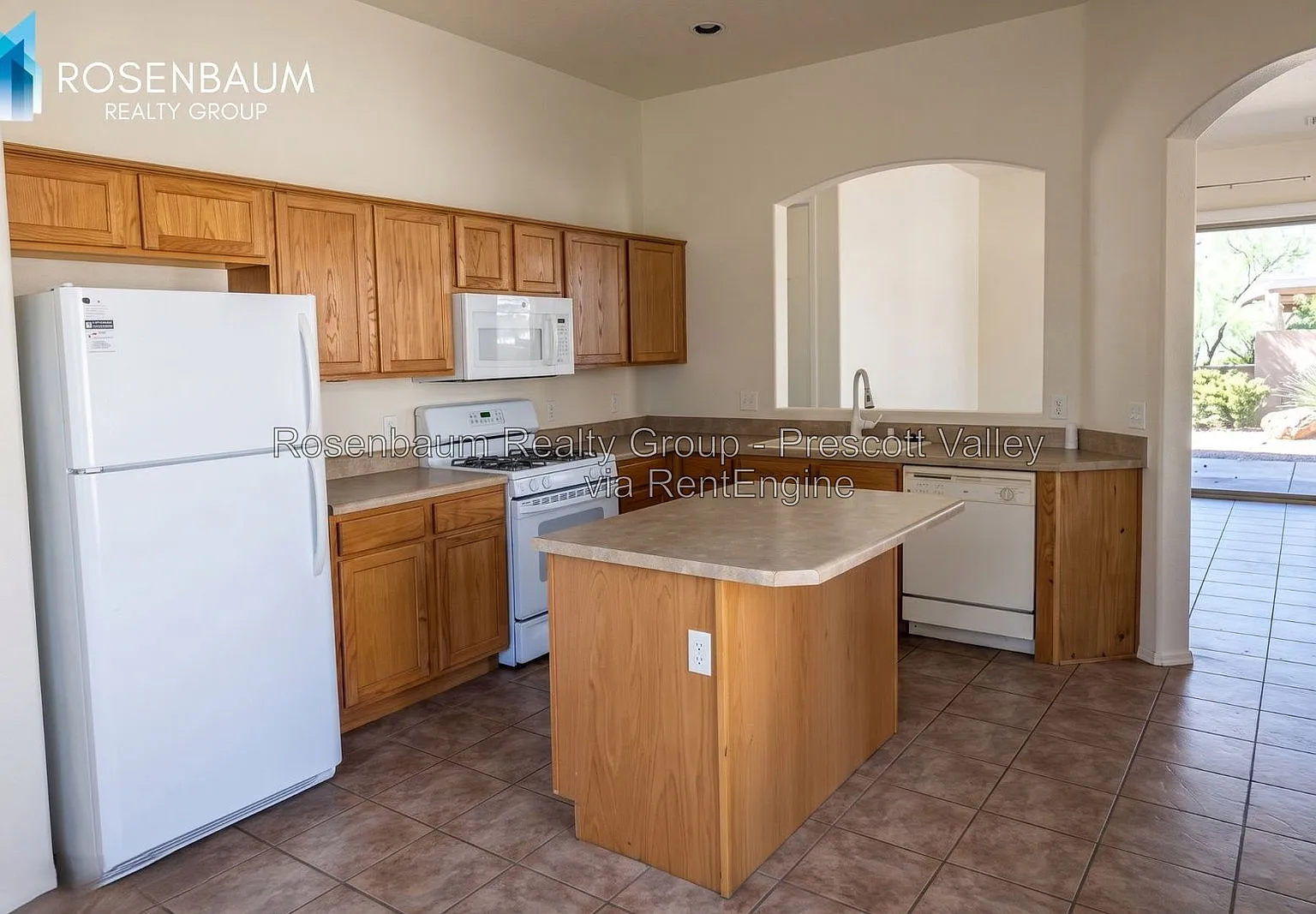 3 bed, 2.0 bath, 1358 sqft, $2,200 — Photo 3