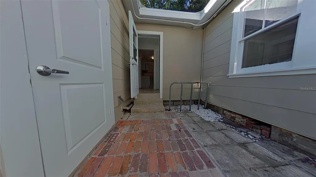 1 bed, 1.0 bath, 800 sqft, $1,350 — Photo 1