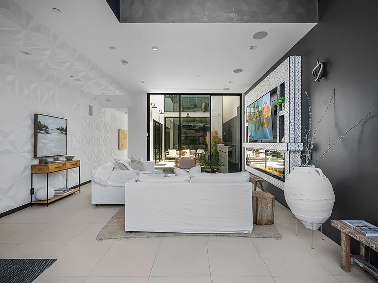 838 California Ave — Photo 17
