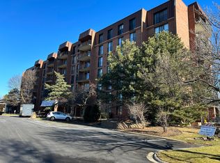 111 Acacia Dr APT 105, Indian Head Park, IL 60525