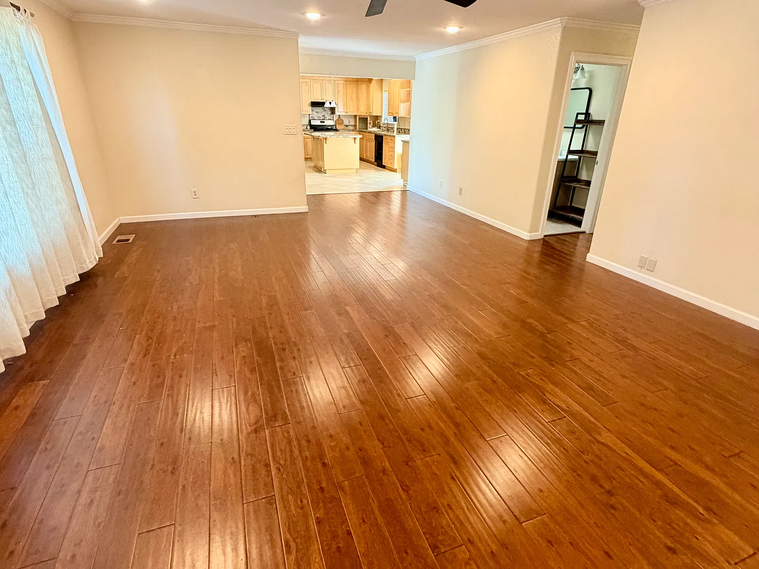 3 bed, 1492 sqft, $2,500 — Photo 2