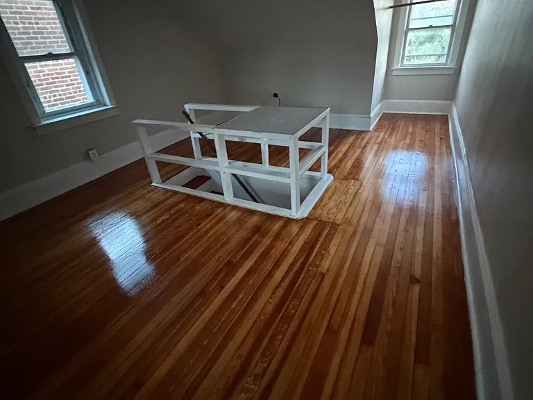 220 Virginia Ave — Photo 3