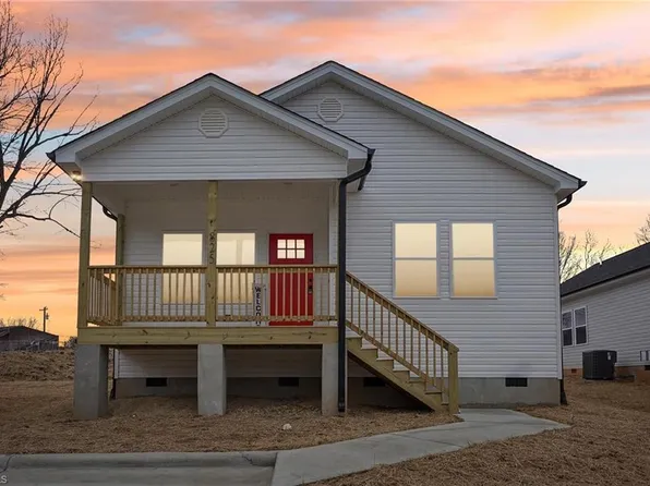 825 Graham St, Burlington, NC 27217