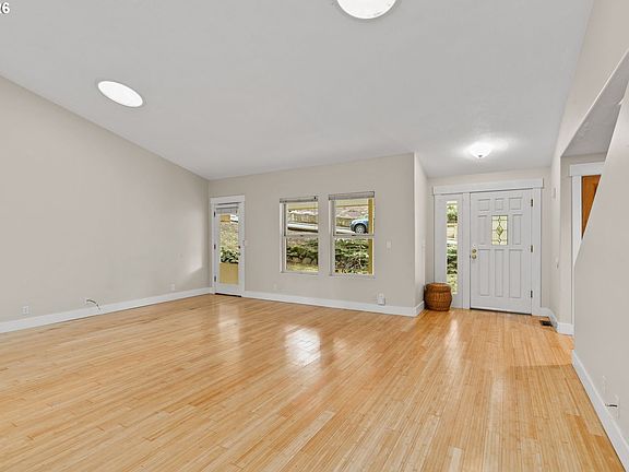 3rd image of 3283 Stoney Ridge Rd