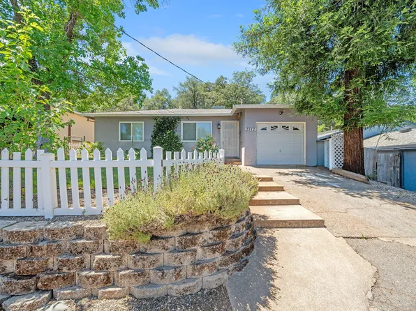 2912 West St, Redding, CA 96001