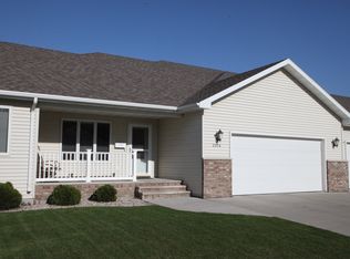 2376 Keystone Ct, Grand Forks, ND 58201