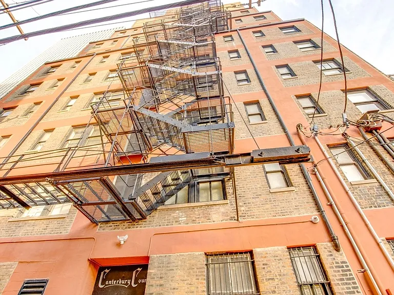 Canterbury Court Apartments — Photo 45