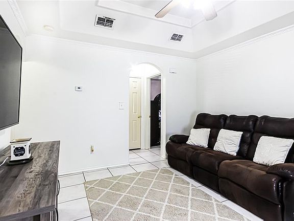 3rd image of 3409 Minnie Ln