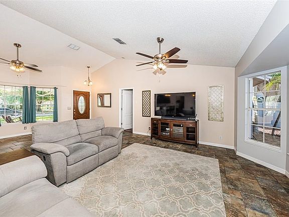 3rd image of 952 Falmoth Dr