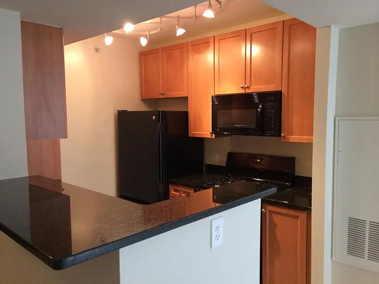 851 N Glebe Rd #212 — Photo 2