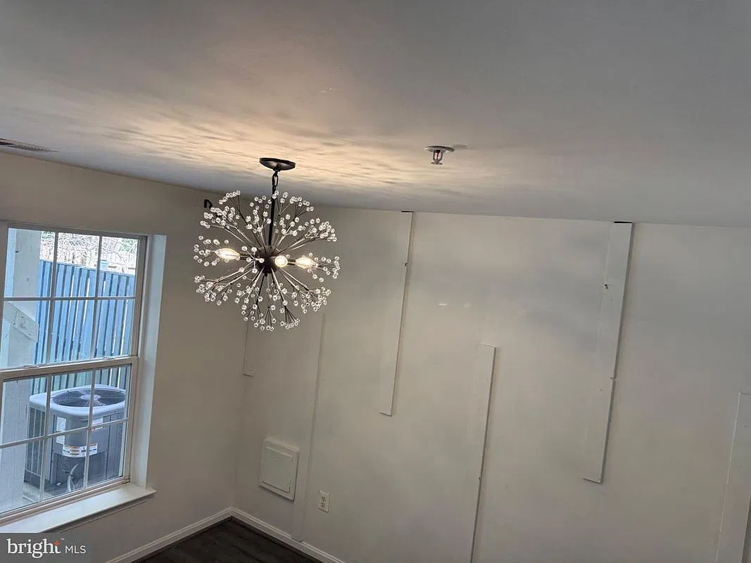 3 bed, 3.0 bath, 1652 sqft, $3,000 — Photo 2