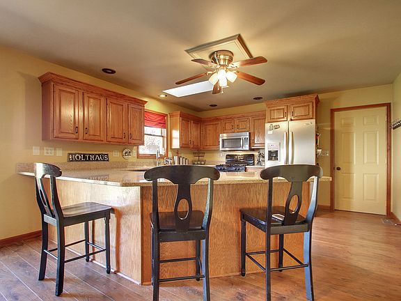 2nd image of 5515 Glencrie Dr