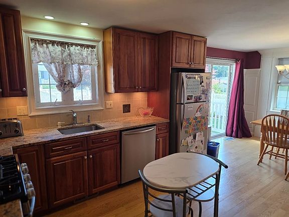 5th image of 23 Valley Rd