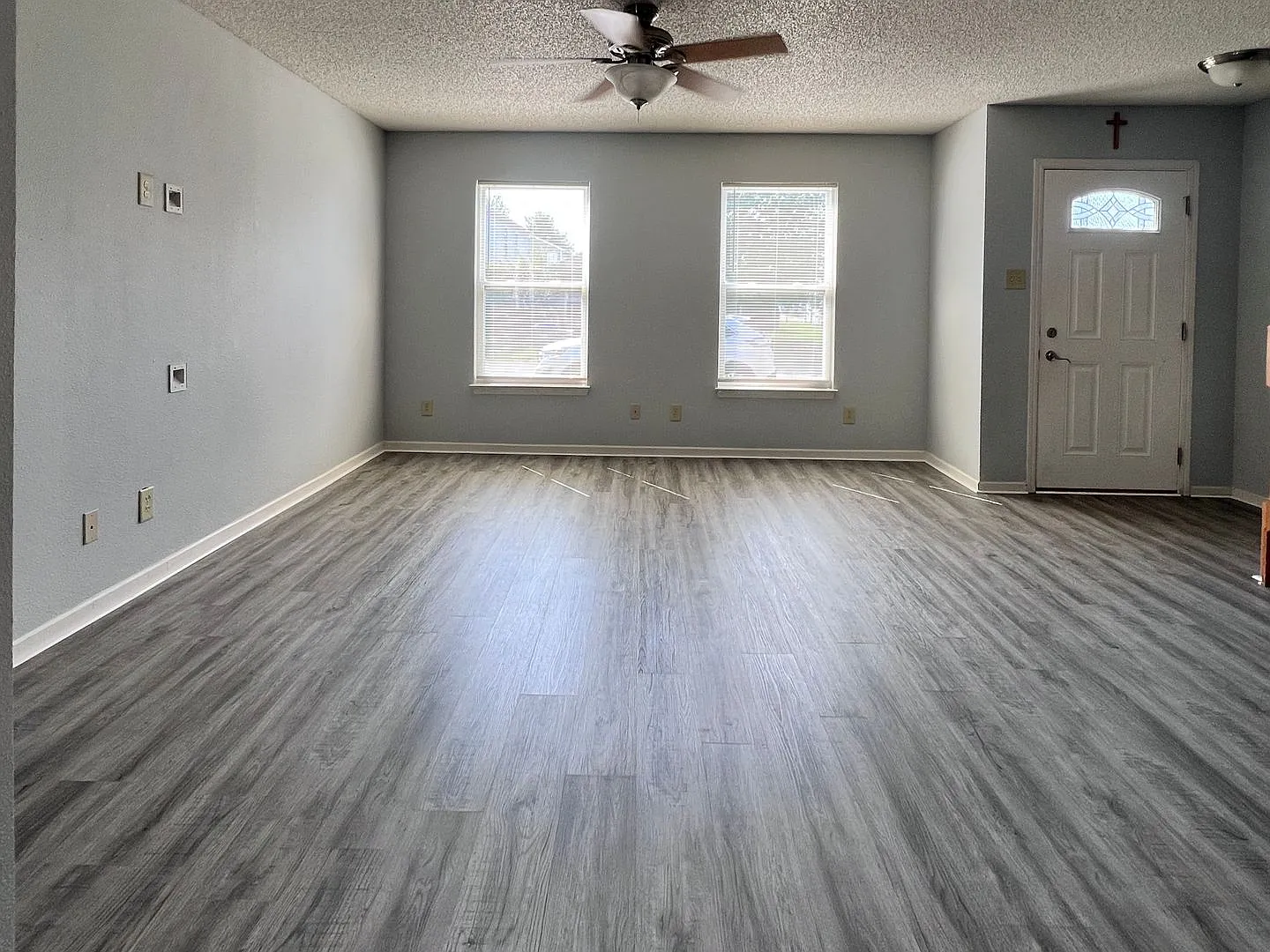 New vinyl plank flooring 3BD/2.5BA in South Lafayette — Photo 4