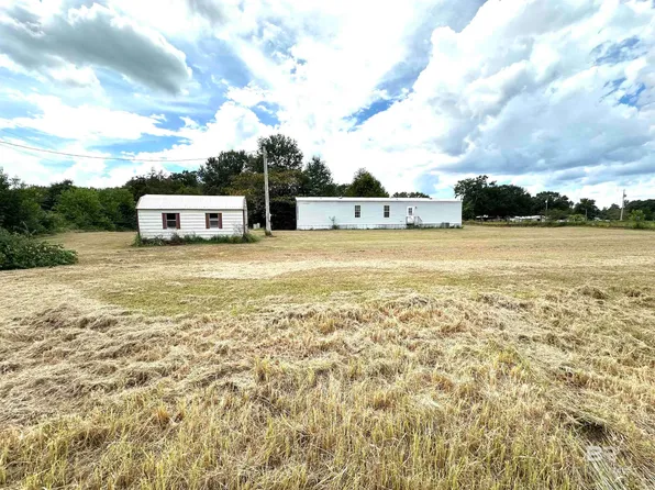 23268 T D Barnett Rd, Robertsdale, AL 36567