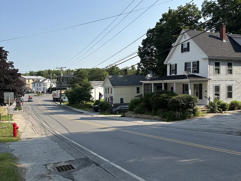 31 Maple St — Photo 3