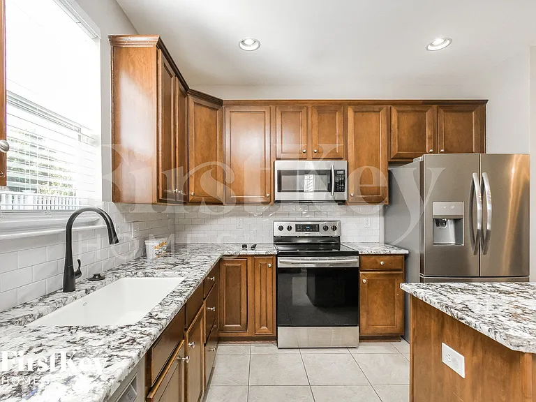 15636 Seafield Ln — Photo 6