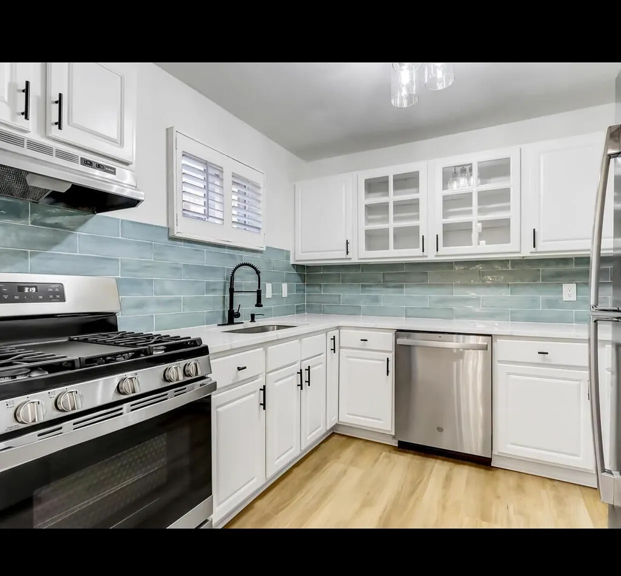 3 bed, 1284 sqft, $1,999 — Photo 1