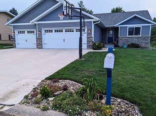 214 Parkview Dr, Tipton, IA 52772