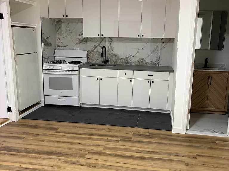 101 Southside Ave #1B — Photo 5