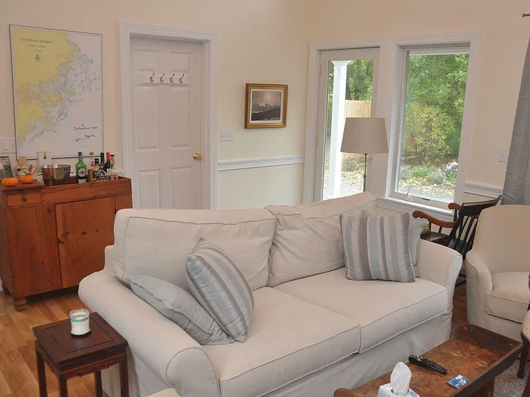 8A Sanctuary Ln — Photo 3
