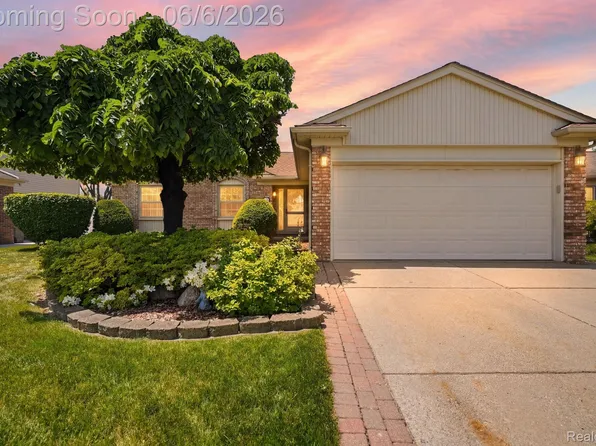 42321 Royal Ln, Clinton Township, MI 48038